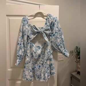 En saison Blue & White Floral Eyelet Tie-Back Mini Dress